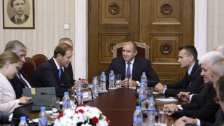 Президентът Румен Радев се срещна днес с Денис Мантуров