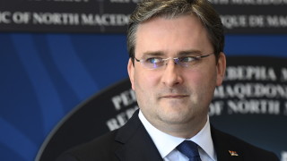 В Белград нападнаха сръбския министър на културата и бивш външен минитър