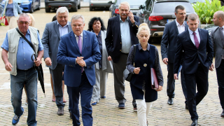 Калфин е лидер в президентската надпревара, убедени хората на Първанов