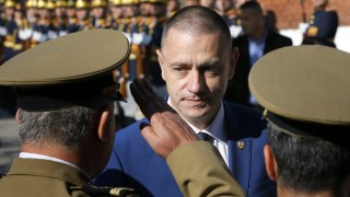 Президентът на Румъния Клаус Йоханис номинира министъра на отбраната Михай