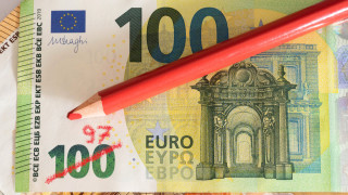 Цената на държавния дълг се срина и доходността му нарасна чувствително