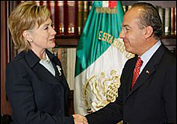 Клинтън: САЩ дели с Мексико вината за наркотрафика