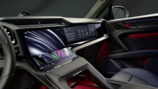 Porsche показа интериора на новия електрически Cayenne и екраните доминират