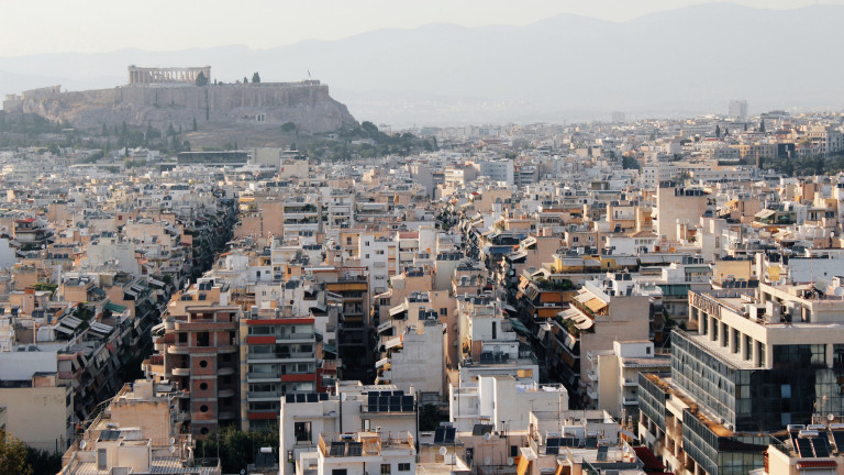 Οι τιμές των ακινήτων στην Ελλάδα είναι τόσο υψηλές που οι αρχές λαμβάνουν μέτρα για να τις καταστήσουν πιο προσιτές