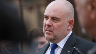 Гешев оспорва пред КС задължението си да се явява в парламента