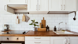 Подредената кухня не само изглежда естетически по добре но и прави