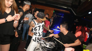 Звездата на ЦСКА Фернандо Каранга продължава да обикаля дискотеките в