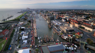 Основното пристанище на Германия и един от най големите автомобилни центрове