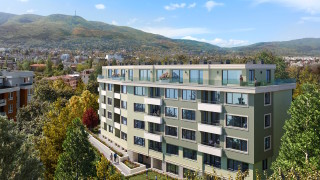 София расте и се развива а заедно с нея израства