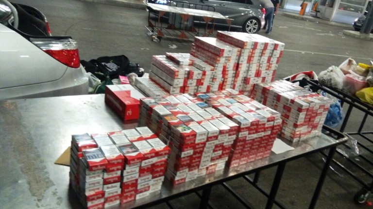 Митничари задържаха близо 16 000 кутии незаконни цигари за месец