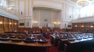 Парламентът не събра кворум за началото на заседанието на законодателния