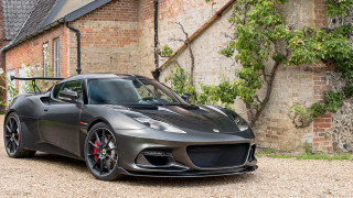 Британският производител на спортни коли Lotus премина под контрола на