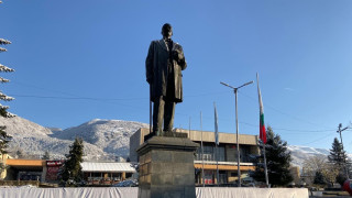 Кметът на Сопот изнася местния парламент на площада