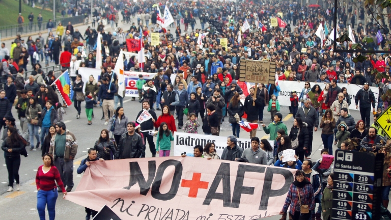 200 000 протестират в Чили за нова пенсионна система 