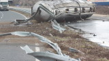 Пълна цистерна се обърна в Казанлък, изтича гориво