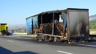 Камион се самозапали в движение на АМ "Хемус"
