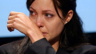 Лекарите уплашени за живота на Анджелина Джоли
