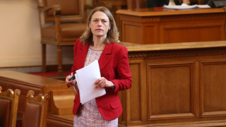 Бившият председател на парламента Ива Митева няма да е водач