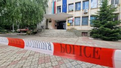 Още издирват обирджиите на кметството в Шивачево
