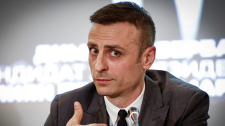 Бившият капитан на националния отбор Димитър Бербатов е изпратил конкретни