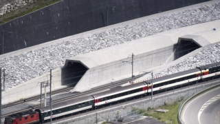 В Швейцария откриват най-дългия и най-дълбокия жп тунел в света