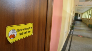 Към петък са подадени 365 молби от украински ученици от