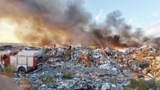 Пожар гори във втора клетка на Регионалното депо за битови