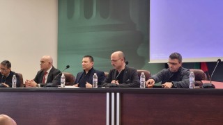 Загиналите 18 мигранти са резултат от съсипването на МВР от Рашков, смята Гешев