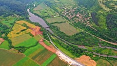 Под 5% от територията на страната е урбанизирана, над 50% са земеделскте земи