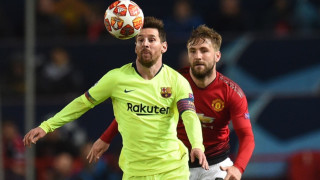 Автогол реши първата част от класиката между Юнайтед и Барселона, Смолинг изпълни заканата си към Меси