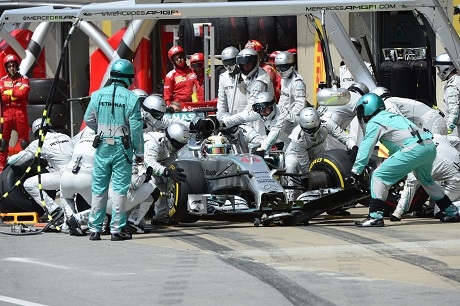 Хамилтън доволен от първия ден