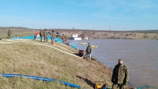 Пети ден военни помагат на пострадалите при наводнението в Димчево