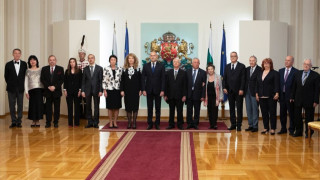 Президентът Румен Радев награди с държавни отличия изтъкнати дейци на