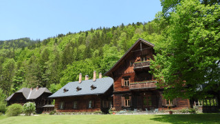 Фамилията Ротшилд продаде австрийско горско и ловно стопанство включващо величествена