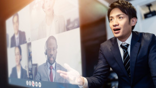 Отдавна сме наясно с вредите от нонстоп стоенето пред мониторите