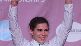 Тайбе Юсеин празнува рожден ден на път за Япония