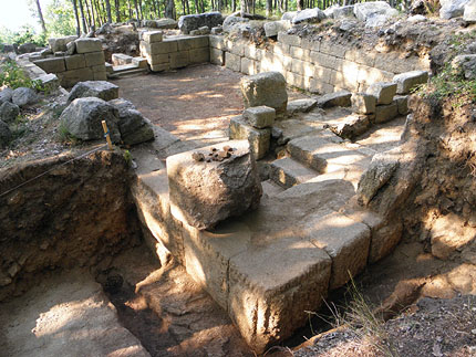 Археолози "обсаждат" тракийска резиденция край Старосел
