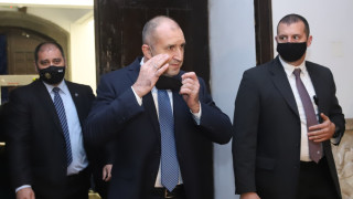 Румен Радев призова и журналистите да разследват злоупотреби с европари