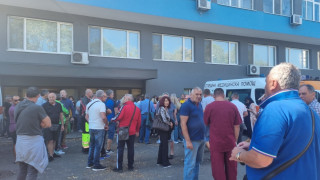 Медици от Спешна помощ Бургас излязоха на протест съобщава Нова