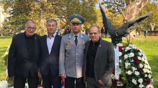 Ръководството на ЦСКА уважи празника на военния парашутист Легендите Димитър