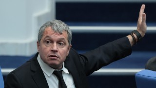 Абсурдно е да сме сърдити на мемета защото това е