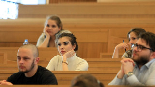 Държавата ще заплаща изцяло или частично разходите за следването при