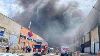 Гори пожар в склад за строителни материали в Пловдив 