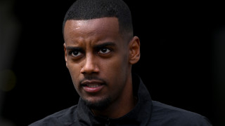 Разправата между Александър Исак и Нюкасъл се превръща в една