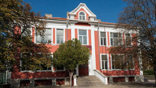 Родители учители и ученици от Сливен излязоха на протест срещу