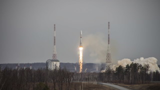 Русия изстреля космически кораб Союз с руски беларуски и американски