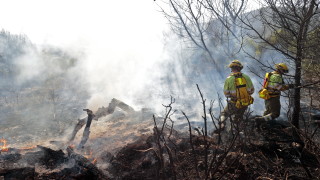 Пожарникари от североизточния регион на Каталуния в Испания се обединиха