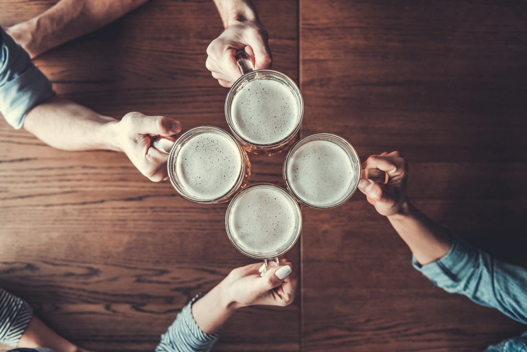  Австралийската Sydney Beer държи на пиенето на бира с другари 