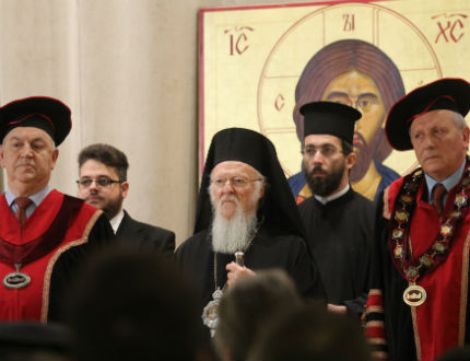 Социалното разслоение нараства, учителите са по-стресирани от полицаите,  скандал около Вартоломей...