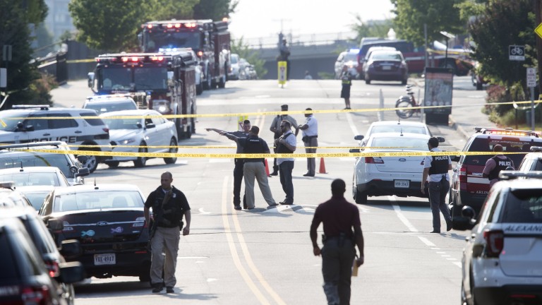 13-годишно момиче загина при стрелба в търговски център в САЩ,